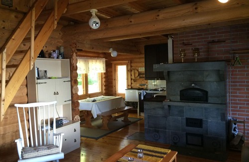 Vierema Cabina | Kömmäkköniemi – Your Spacious Log Cottage in Central Finland with Hot Tub