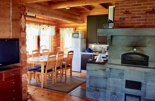 Vierema Cabina | Kömmäkköniemi – Your Spacious Log Cottage in Central Finland with Hot Tub