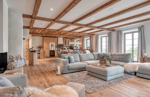 Frasdorf Apartamento | Königs-chalet-suite 200m², 2 Etagen, 4 Schlafzimmer, Wohnraum mit Küche, Hot Tube