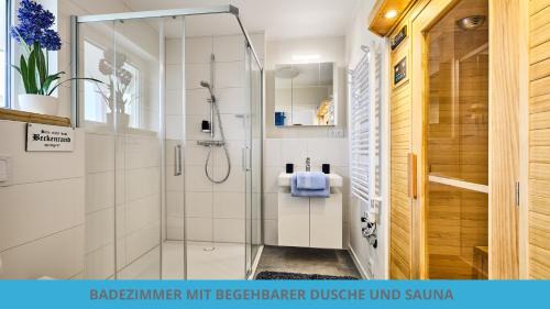 Busum Apartamento | Küstenkojen BLAUE LAGUNE - FeWo 1-5 Pers mit 2 Schlafzimmern, Terrasse und SAUNA
