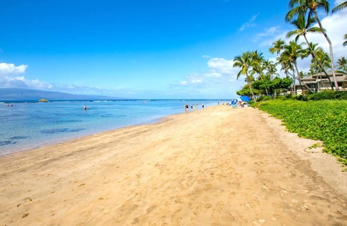 Historic Lahaina Front Street Condominio | K B M Resorts: Bay-35, 5 Bedroom Ocean Front House On Baby Beach, Sleeps 10 - Steps to Water, 180 Degree Ocean Views, Sunsets, Includes Rental Car!