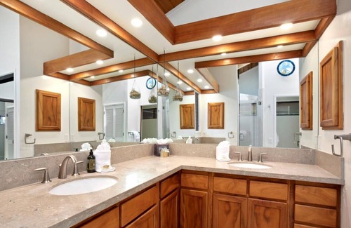 Historic Lahaina Front Street Condominio | K B M Resorts: Bay-35, 5 Bedroom Ocean Front House On Baby Beach, Sleeps 10 - Steps to Water, 180 Degree Ocean Views, Sunsets, Includes Rental Car!