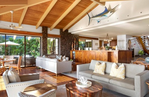 Historic Lahaina Front Street Condominio | K B M Resorts: Bay-35, 5 Bedroom Ocean Front House On Baby Beach, Sleeps 10 - Steps to Water, 180 Degree Ocean Views, Sunsets, Includes Rental Car!