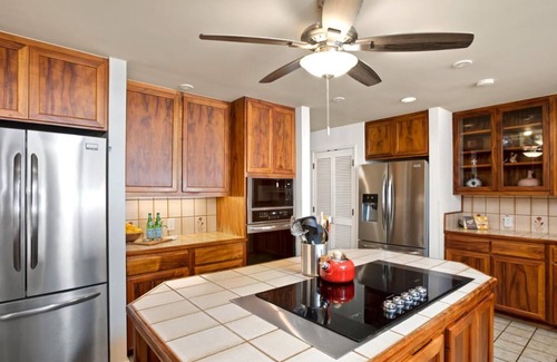 Historic Lahaina Front Street Condominio | K B M Resorts: Bay-35, 5 Bedroom Ocean Front House On Baby Beach, Sleeps 10 - Steps to Water, 180 Degree Ocean Views, Sunsets, Includes Rental Car!