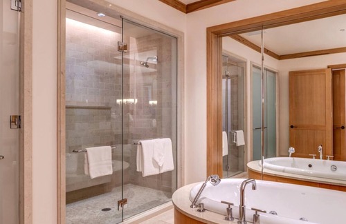 Montage Kapalua Bay Condominio | K B M Resorts: Luna At Montage Kapalua Bay, Luxury, Ocean View, 3 Bedrooms, L'occitane Amenities, Beach Gear, 2900 Sq/ft, Includes Rental Car!
