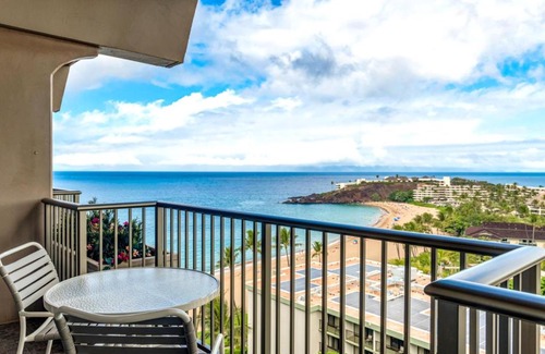 Kaanapali Apartamento | K B M Resorts- WH1-1218 Stunning Studio, whale watching, big ocean views, steps to beach