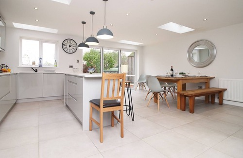 Cannock Casa | K Suites - Lovely 5-Bedroom House w/ free Wi-Fi