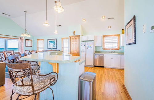South Nags Head Casa | K1054 La BU. Vista al mar, 60 pies a la playa, mesa de billar, jacuzzi, mascotas OK!