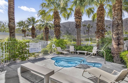 Old Las Palmas Condominio | K1074 -Gorgeous Uptown Palm Springs Condo with Mountain Views!