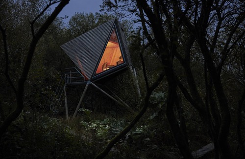 Tintagel Cabina | K4 Kudhva Treehouse Cabin With sea View