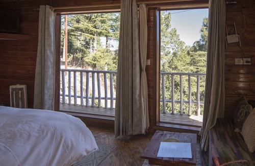 Gagar Chalet De Esquí | Kaath Maati-Luxurious woodem two storied Treehouse in the lap of nature
