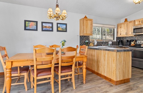 Carriage Hills Cabina | Kabina on Fish Creek - 2 bedroom cabin - quiet location