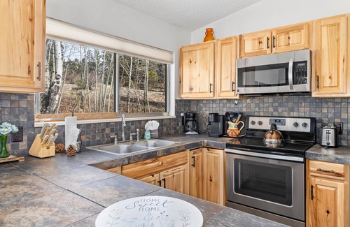 Carriage Hills Cabina | Kabina on Fish Creek - 2 bedroom cabin - quiet location