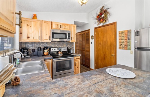 Carriage Hills Cabina | Kabina on Fish Creek - 2 bedroom cabin - quiet location