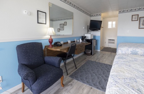 Frontier Casa | KABINO: Fossil Butte Motel #01 2QueenBeds A/C Mini Fridge Microwave Cable Wifi