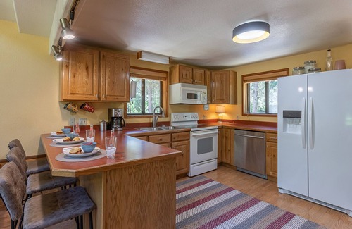 Alpine Northeast Casa | KABINO: New! Snowmobiling ATV Trails Nearby Rivers Yellowstone Grand Tetons Jackson Free Wifi