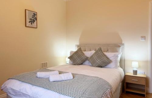 Finchley Church End Apartamento | Kai's Place in Finchley - 3 Double Beds, Ideal for Families
