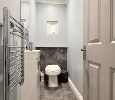 Finchley Church End Apartamento | Kai's Place in Finchley - 3 Double Beds, Ideal for Families