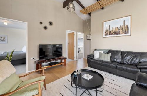 Nukuhau Casa | Kaihua Cabin, Modern 3BR With Mt Tauhara Views