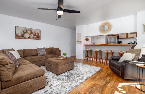 Historic Kailua Village Casa | Kailua Bay Resort 4-206 Corner Oceanview Downtown Unit
