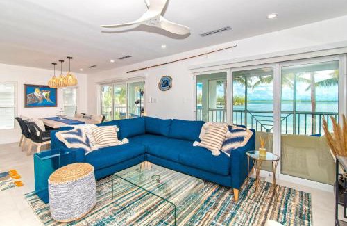 Rum Point Apartamento | Kailua - Modern Waterfront Condo with Shared Pool and Hot Tub, Short Walk to the Kaibo