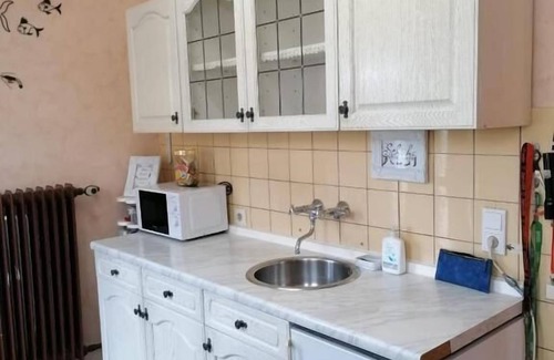 Hallenberg Apartamento | Kaisers Bauernstube con dos dormitorios y una sala de estar.