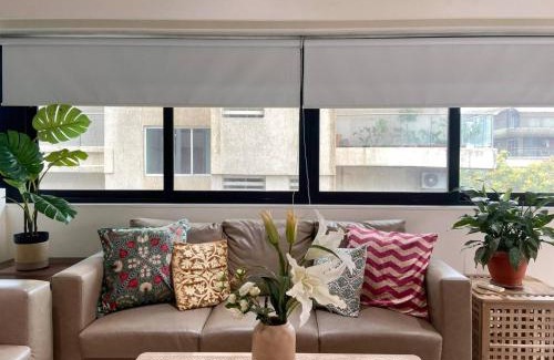 Bandra West Apartamento | Kakad Classic 360, 16th Rd, Pali Village, Khar West by Connekt Homes