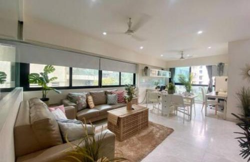 Bandra West Apartamento | Kakad Classic 360, 16th Rd, Pali Village, Khar West by Connekt Homes