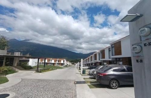 Ciudad Vieja Casa | Kakaw's house, pool with a view of the 3 volcanoes