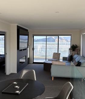 Dunedin Apartamento | Kakianau Retreat, Luxury Waterfront Apartments
