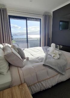Dunedin Apartamento | Kakianau Retreat, Luxury Waterfront Apartments