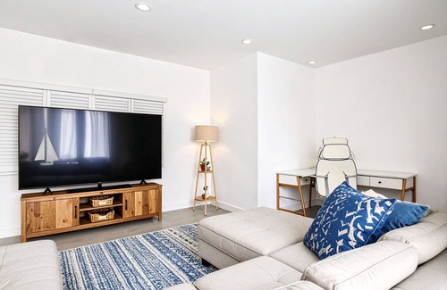 Punaluu Casa | Kalae Villas ~5 min walk to Beach, A/C, New Remodel