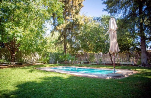 Askham Casa | Kalahari Camelthorn Guesthouse and Camping