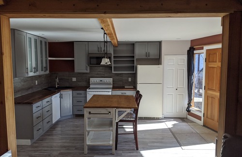 Coldstream Apartamento | ¡Suite a nivel del suelo Coldstream a solo minutos del hermoso lago Kalamalka!