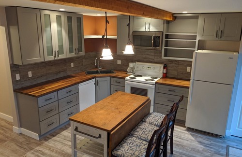Coldstream Apartamento | ¡Suite a nivel del suelo Coldstream a solo minutos del hermoso lago Kalamalka!