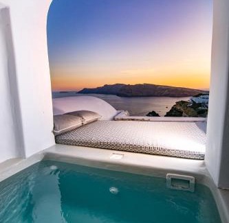 Oia Apartamento | Kaleidoscope Cave Houses