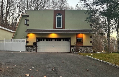 Stroudsburg Casa | Kaleidoscope Cottage, near Outlets, and all that Poconos has to offer