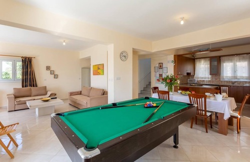 Ayia Marina Chrysochous Villa | Kalisto Beach Villa - Tres Habitaciones Villa, Capacidad 7