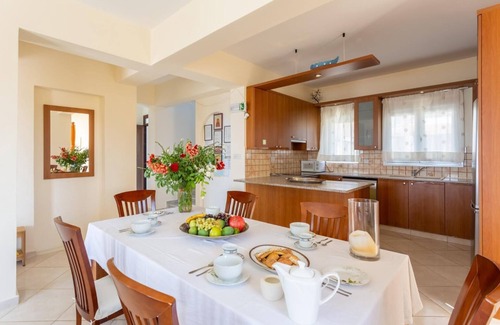 Ayia Marina Chrysochous Villa | Kalisto Beach Villa - Tres Habitaciones Villa, Capacidad 7