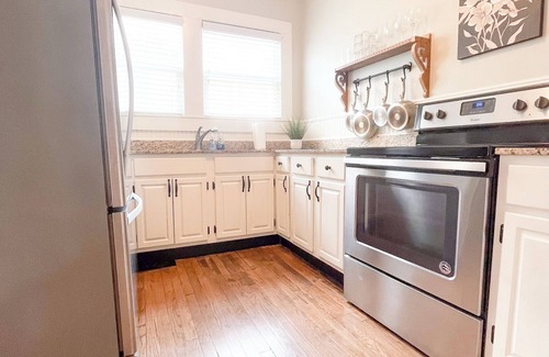 Laurel Apartamento | Kalmia Suite A - Centrally Located Downtown