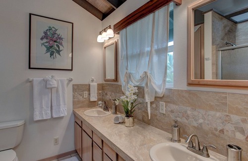 Keaau Casa | Kaloli Sunrise By The Sea 2 Bedroom Home by Redawning