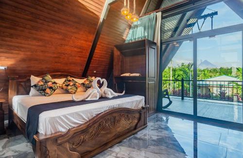 Peñas Blancas Chalet De Esquí | Kaluma Poas Farmstay A-frame Chalet