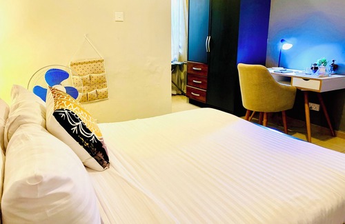 Kireka Cama Y Desayuno | Kalys Vacation Homes: Serene bed & breakfast with WiFi in Wakiso