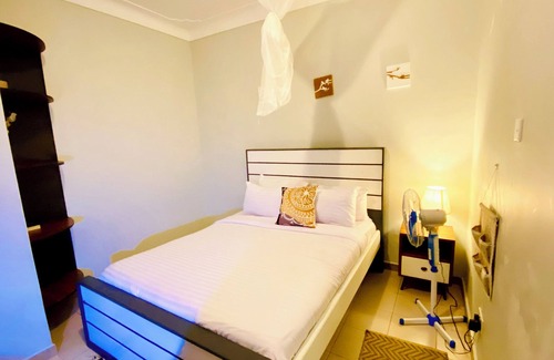 Kireka Cama Y Desayuno | Kalys Vacation Homes: Serene bed & breakfast with WiFi in Wakiso