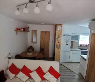 Balatonszemes Apartamento | Kaméleon Apartmanház EV töltéssel