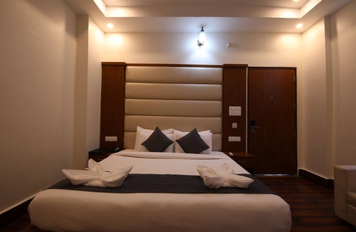 Tapovan Hotel | Kamay The Grand Alova
