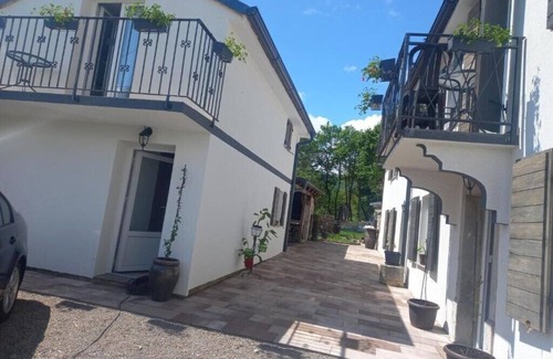 Jurdani Casa | Kameni Biser Abalon