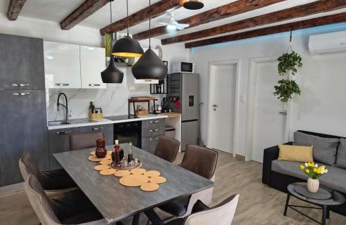 Sibenik Casa | Kameni dvori
