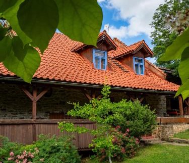 Abrahamovce Casa | Kamenny dom Pikovce