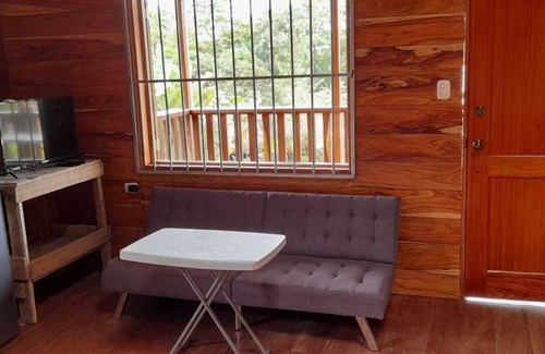 Quebrada La Gamba Casa | Kami House conveniently located near the beach perfect for a couple or family.